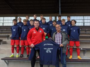 Überreichung T-Shirts